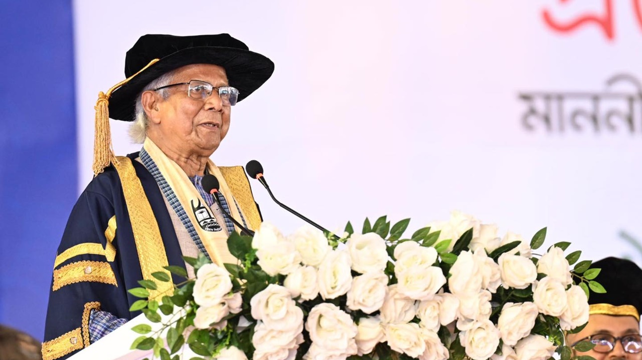 শিক্ষার্থীদের নতুন বিশ্ব গড়ার স্বপ্ন দেখার আহ্বান জানালেন ড. ইউনূস