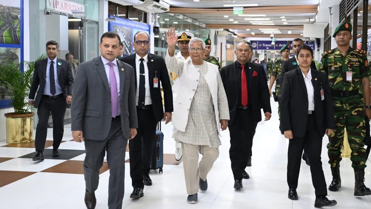 জাপানের উদ্দেশে ঢাকা ছেড়েছেন প্রধান উপদেষ্টা 