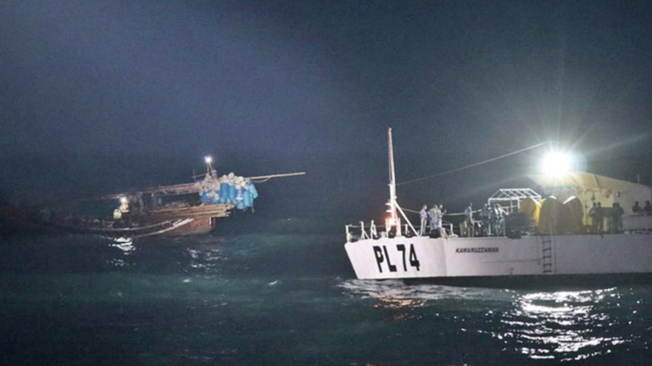 বাংলাদেশের ২৯ জেলেসহ ট্রলার ধরে নিয়ে গেছে ভারতীয় কোস্ট গার্ড