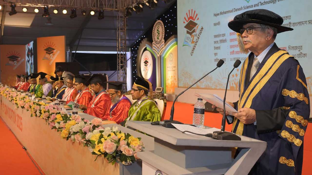 ফ্যাসিবাদ অতিক্রম করে শিক্ষার্থীরা ইতিহাস গড়েছে : শিক্ষা উপদেষ্টা