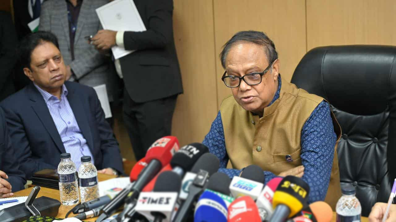 পাঁচ ব্যাংকের শেয়ারহোল্ডাররা কী পাবেন? জানালেন গভর্নর