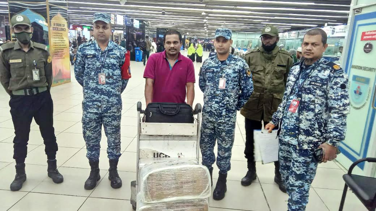 বিমানবন্দরে লাগেজ চুরি, যাত্রীর এক বছরের কারাদণ্ড