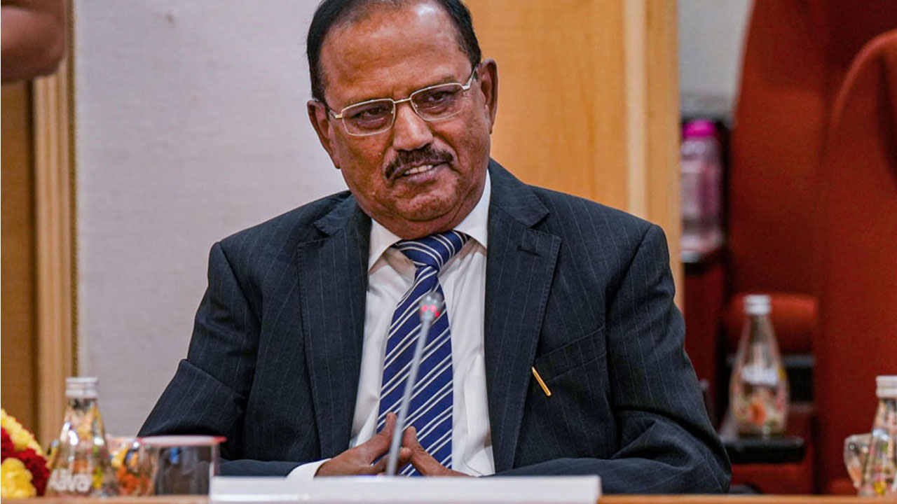 অজিত দোভালকে বাংলাদেশ সফরের আমন্ত্রণ জানালেন নিরাপত্তা উপদেষ্টা