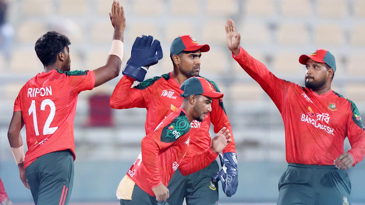 ‘বাচ্চারাও এই ভুল করবে না’, কেন বললেন আকবর