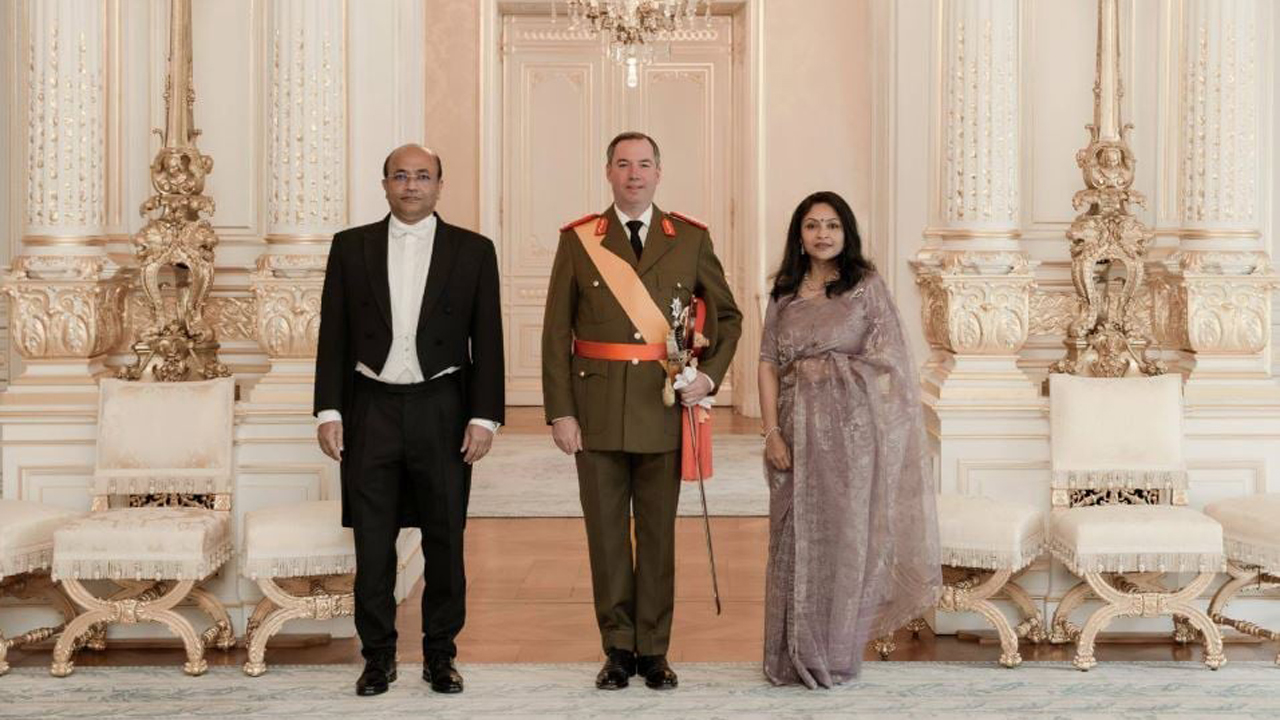লুক্সেমবার্গের গ্র্যান্ড ডিউকের কাছে পরিচয়পত্র পেশ করলেন রাষ্ট্রদূত