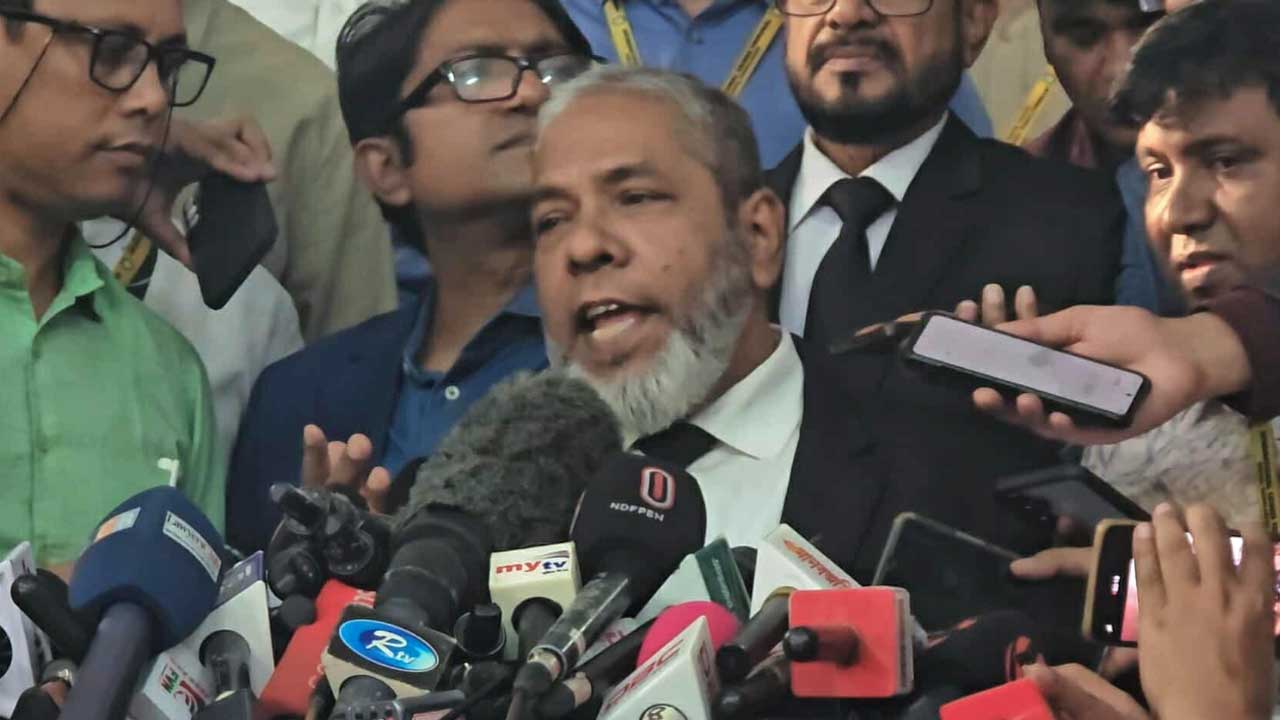 আমি খুব কষ্ট অনুভব করছি : শেখ হাসিনার আইনজীবী