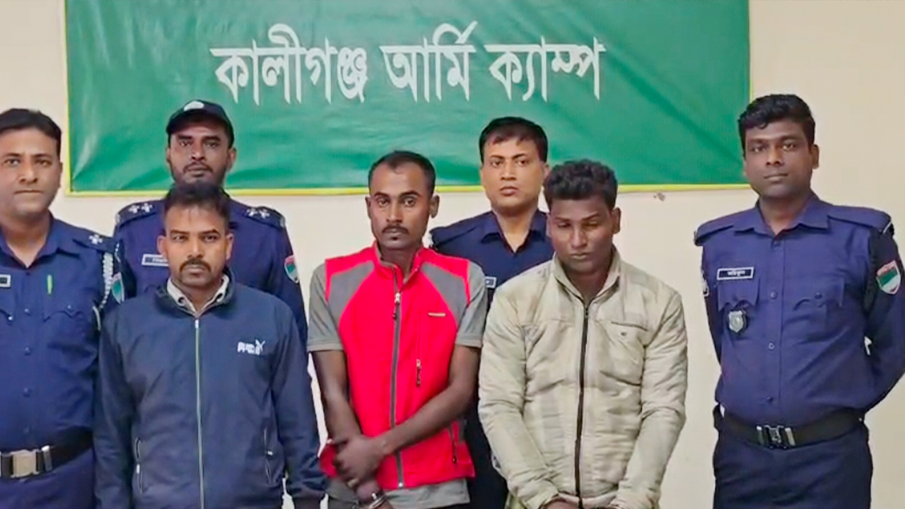 মাদক চোরাচালান চক্রের মূলহোতা আরজ খান ২ সহযোগীসহ গ্রেপ্তার