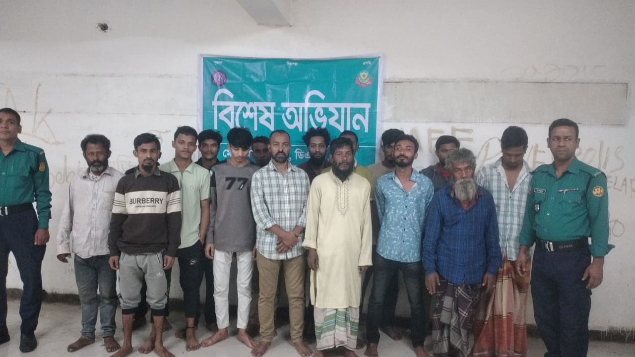 মোহাম্মদপুরে পুলিশের অভিযানে গ্রেপ্তার ১৬