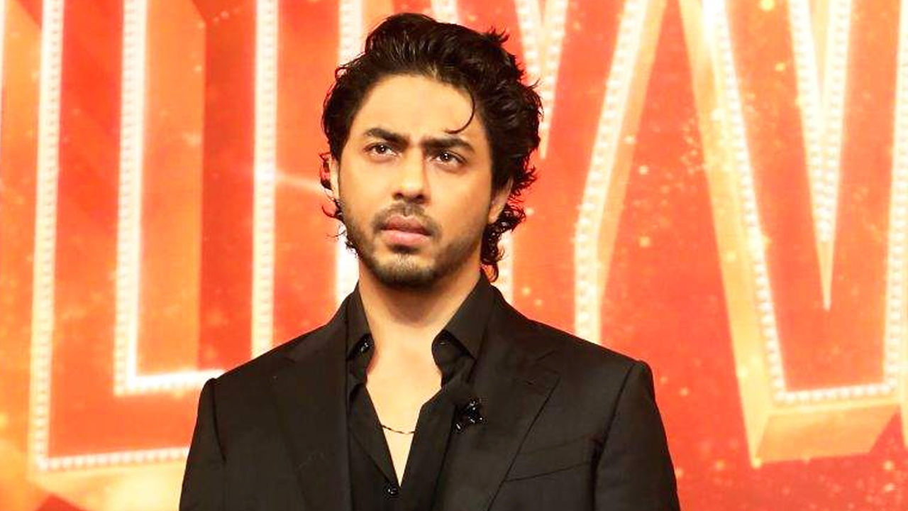 ক্যামেরার সামনে যে কারণে গম্ভীর থাকেন আরিয়ান