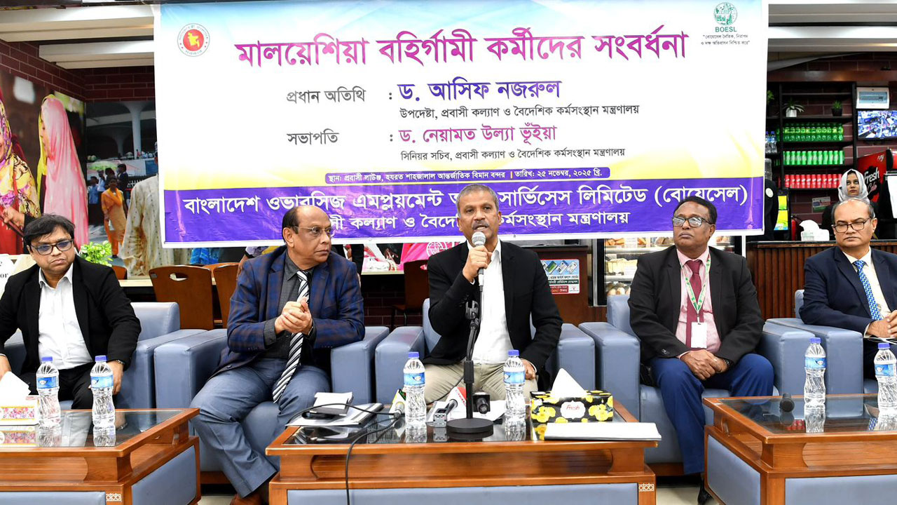 আটকে পড়া ৬০ কর্মী গেল মালয়েশিয়ায়