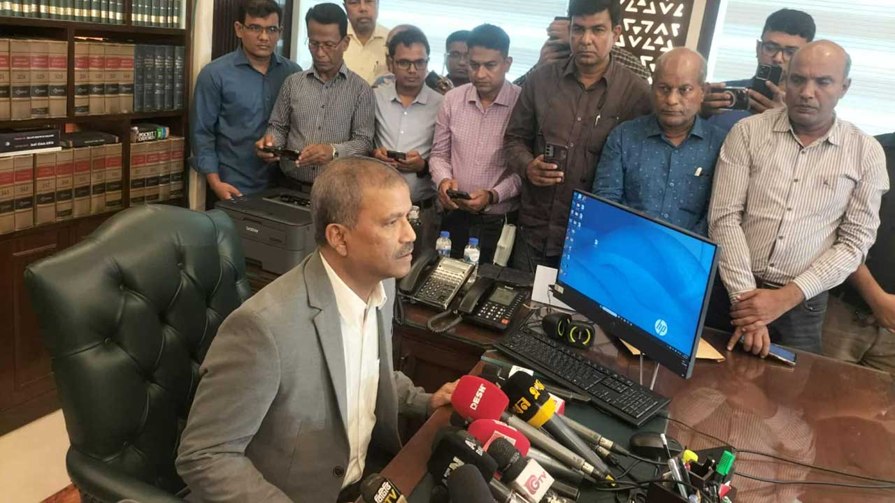 আজ জুলাই গণঅভ্যুত্থানের আরেকটি বিজয়ের দিন : আইন উপদেষ্টা