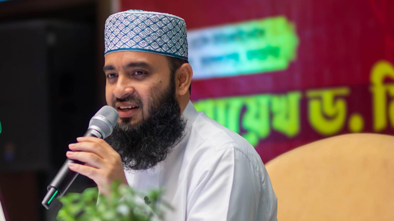 ভূমিকম্প আমাদের অহংকার মাটির সাথে মিশিয়ে দিতে আসে : আজহারী