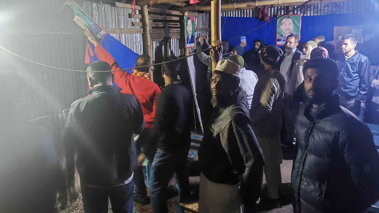 বাগেরহাটে বিএনপির কার্যালয়ে আগুন