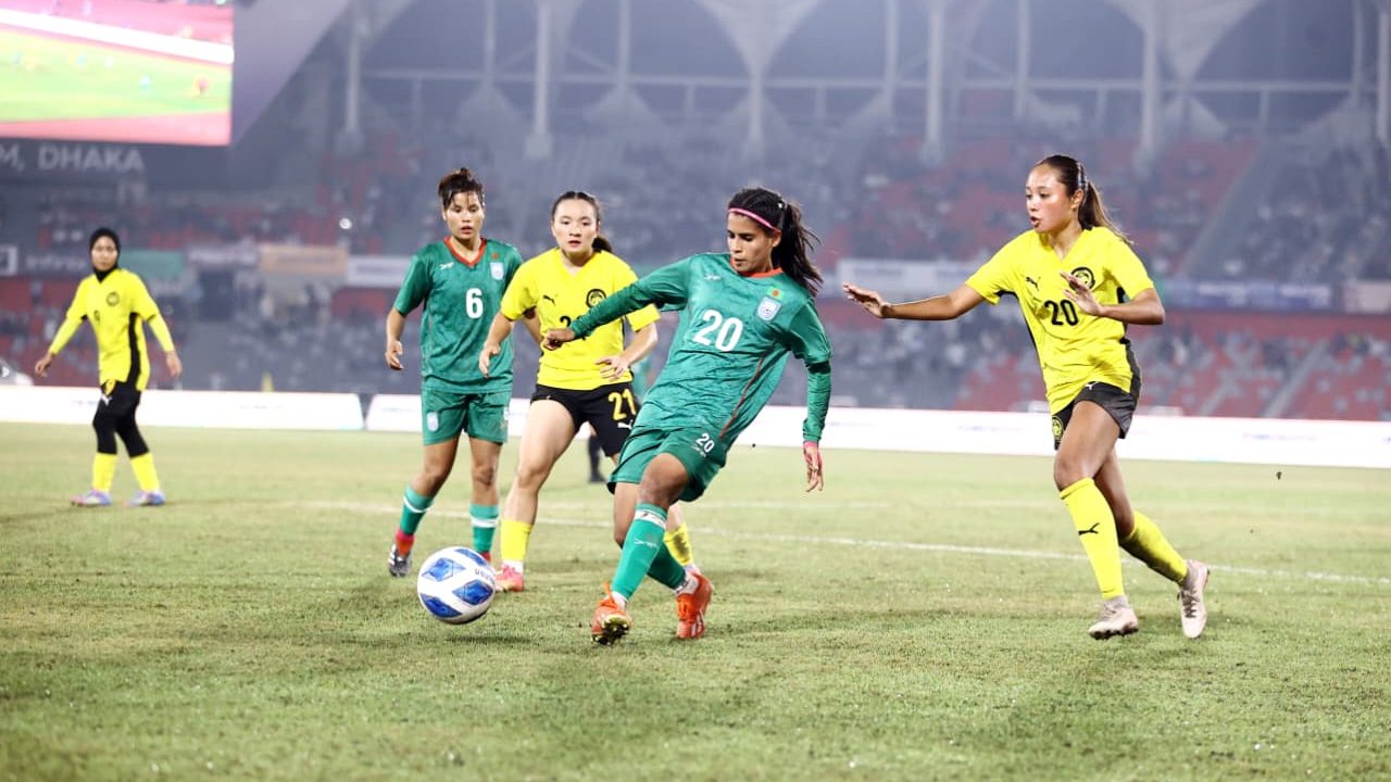 বাটলারের ‘একগুঁয়ে’ হাই লাইন ডিফেন্সে মালয়েশিয়ার কাছে বাংলাদেশের হার