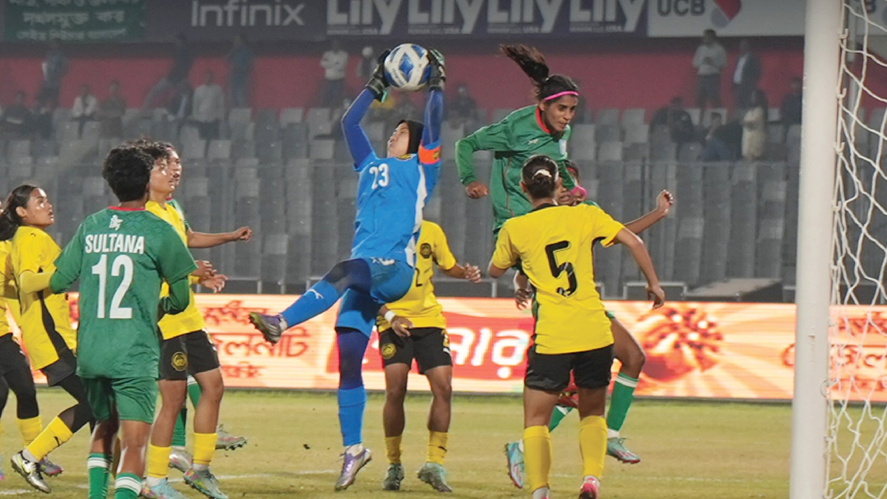 বাটলারের ‘একগুঁয়ে’ হাই লাইন ডিফেন্সে মালয়েশিয়ার কাছে বাংলাদেশের হার