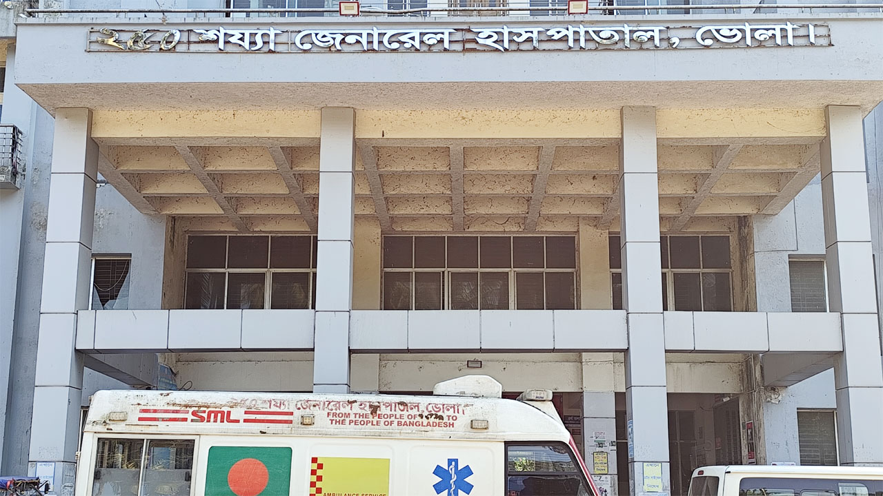 ভোলায় পূর্ব বিরোধের জেরে এসিড দিয়ে যুবকের মুখ ঝলসে দিল প্রতিবেশী