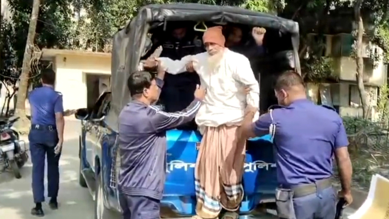 কুড়াল দিয়ে কুপিয়ে স্ত্রীকে হত্যা, ছেলের মামলায় বাবা গ্রেপ্তার