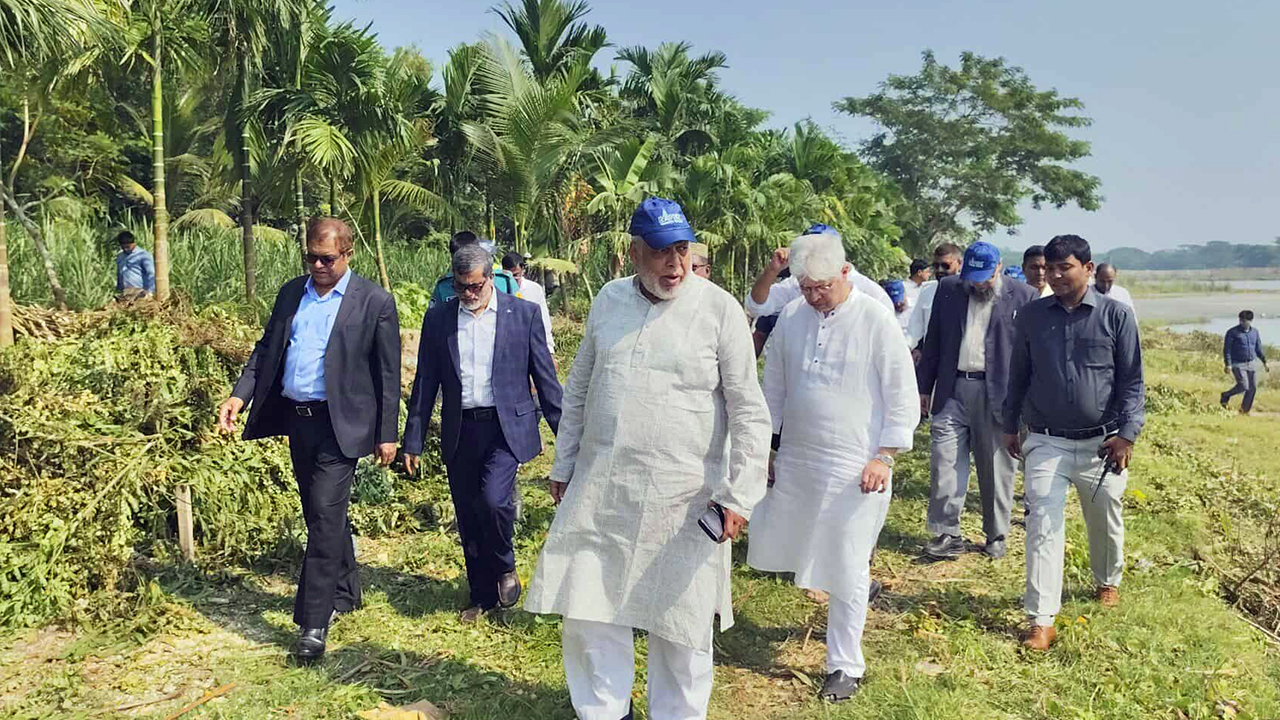 ভোলায় সার কারখানা স্থাপনের সম্ভাব্য স্থান পরিদর্শনে ৩ উপদেষ্টা