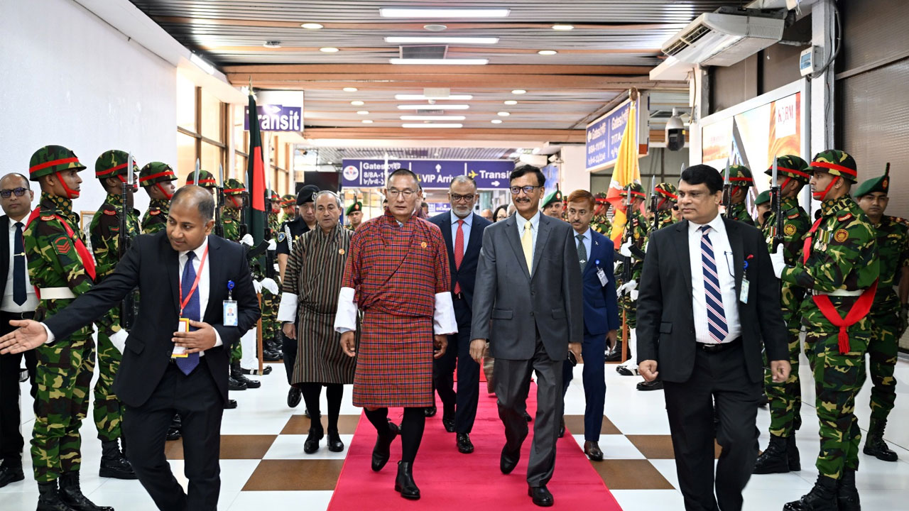 ঢাকা ছাড়লেন ভুটানের প্রধানমন্ত্রী 