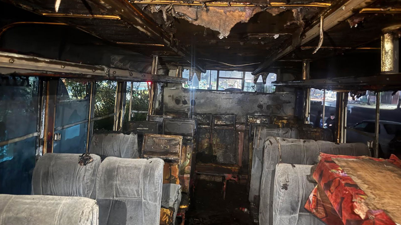 সাভারে এক রাতে দাঁড়িয়ে থাকা দুই বাসে আগুন