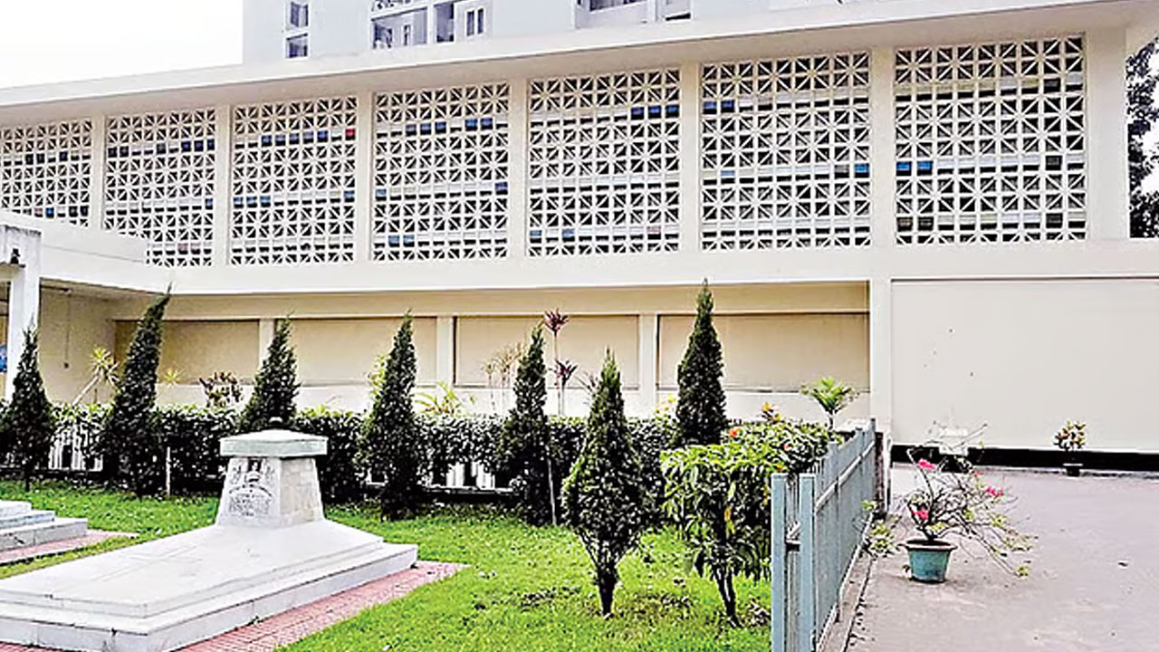 রমনায় গির্জার সামনে ককটেল বিস্ফোরণ