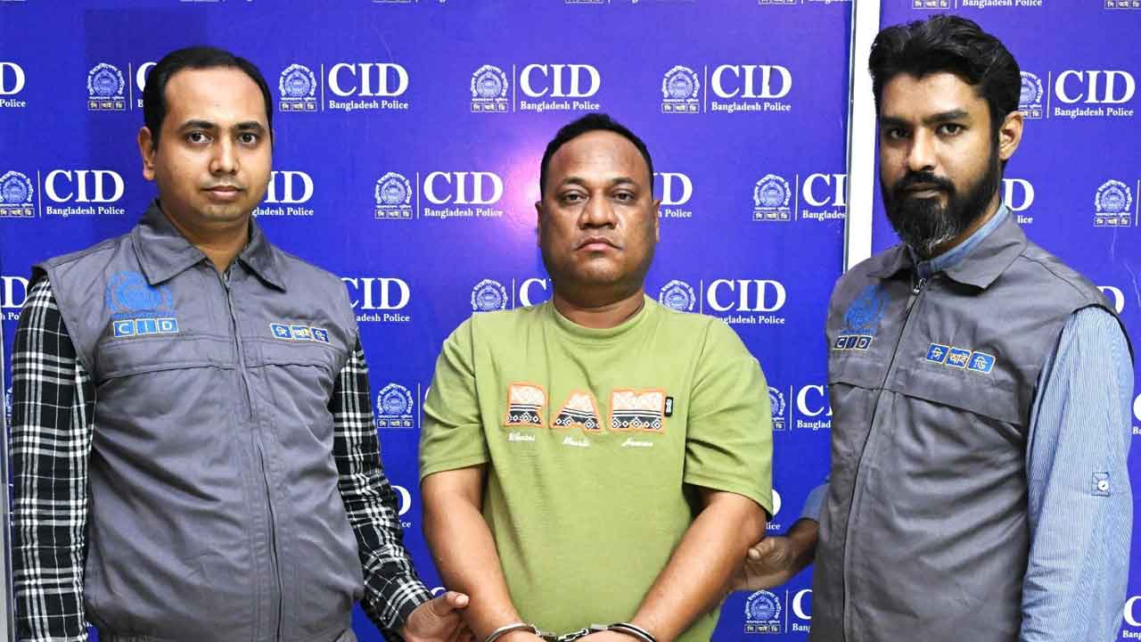 রাশিয়ার জাল ভিসা ও টিকিটে কোটি টাকা প্রতারণার চক্রের হোতা গ্রেপ্তার