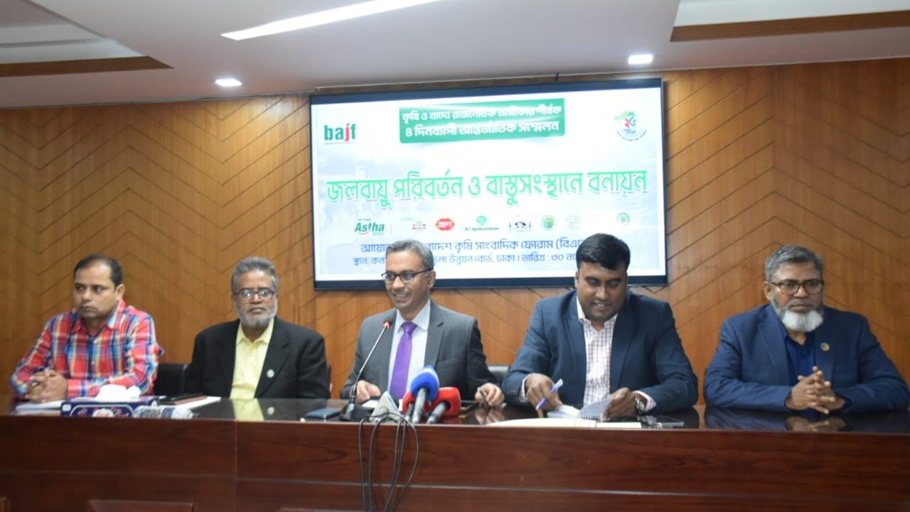 ঢাকায় ২৮ জনের ভাগে একটি গাছ, সংকট অক্সিজেনের