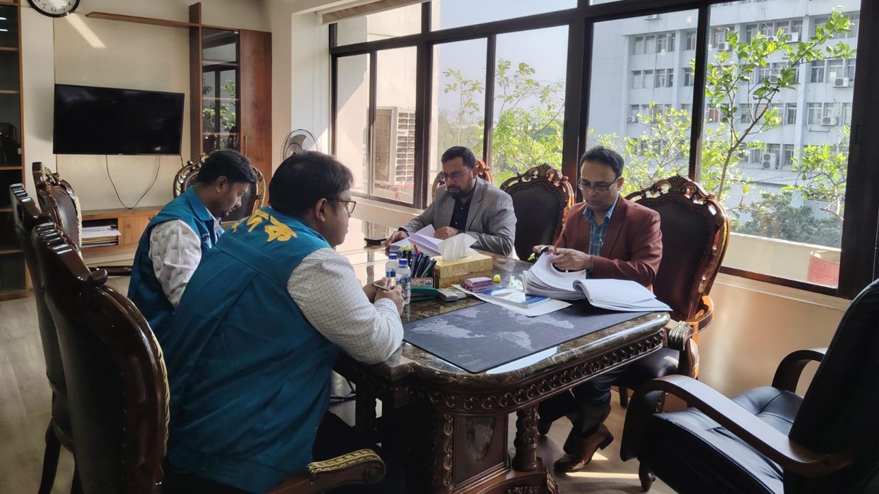 পদায়ন ও পদোন্নতিতে অনিয়ম : এলজিইডি অফিসে অভিযান 