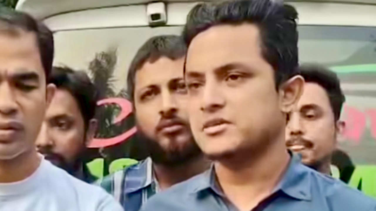 একসঙ্গে মা-বোনসহ পাঁচ স্বজন হারিয়ে স্তব্ধ মুনির