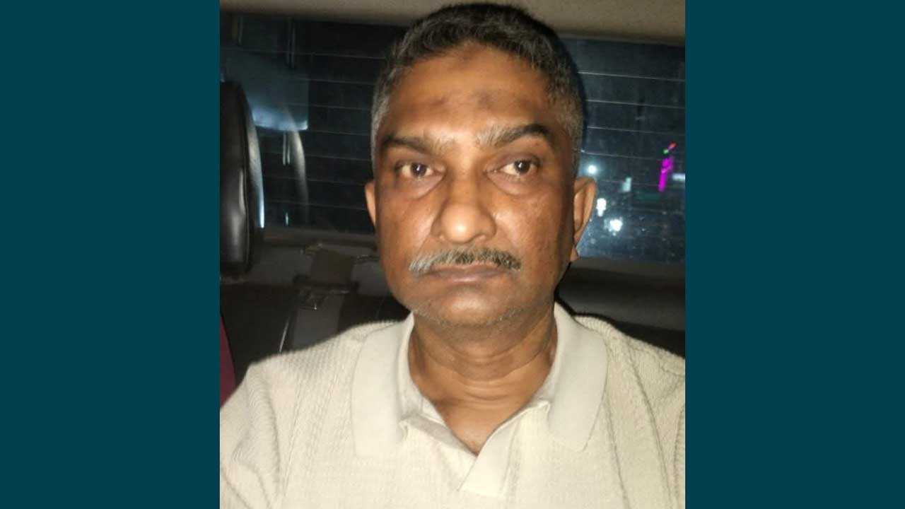 কক্সবাজার কৃষক লীগের সাধারণ সম্পাদক বিমানবন্দরে গ্রেপ্তার