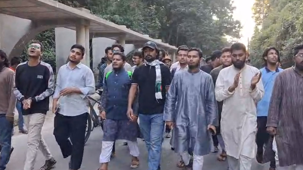 শেখ হাসিনার ফাঁসির রায়ে চবিতে আনন্দ মিছিল