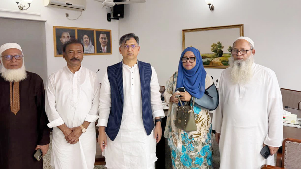 কুমিল্লার কালাম-দোলার বিরোধ মিটালেন সালাহউদ্দিন আহমদ