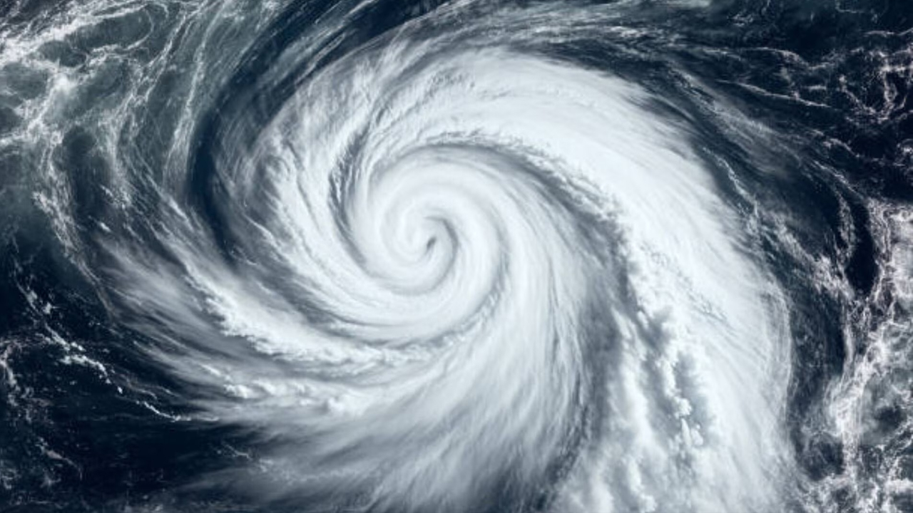 মালাক্কা প্রণালিতে ঘূর্ণিঝড় সৃষ্টি, আঘাত হানবে আজ