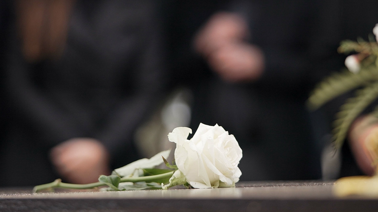 অমুসলিমের মৃত্যুতে ইন্নালিল্লাহ পড়া যাবে?