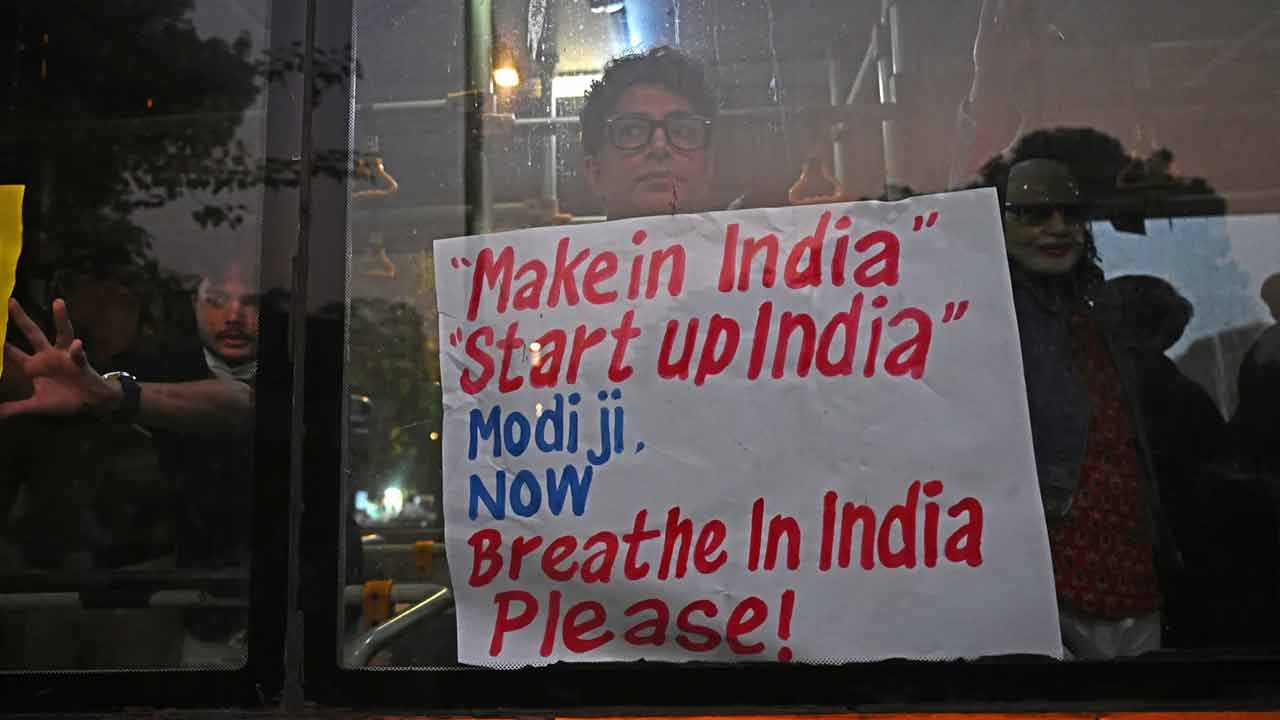 ‘আমি নিঃশ্বাস নিতে চাই’— দূষণে মৃত্যুফাঁদে পরিণত দিল্লির বাতাস