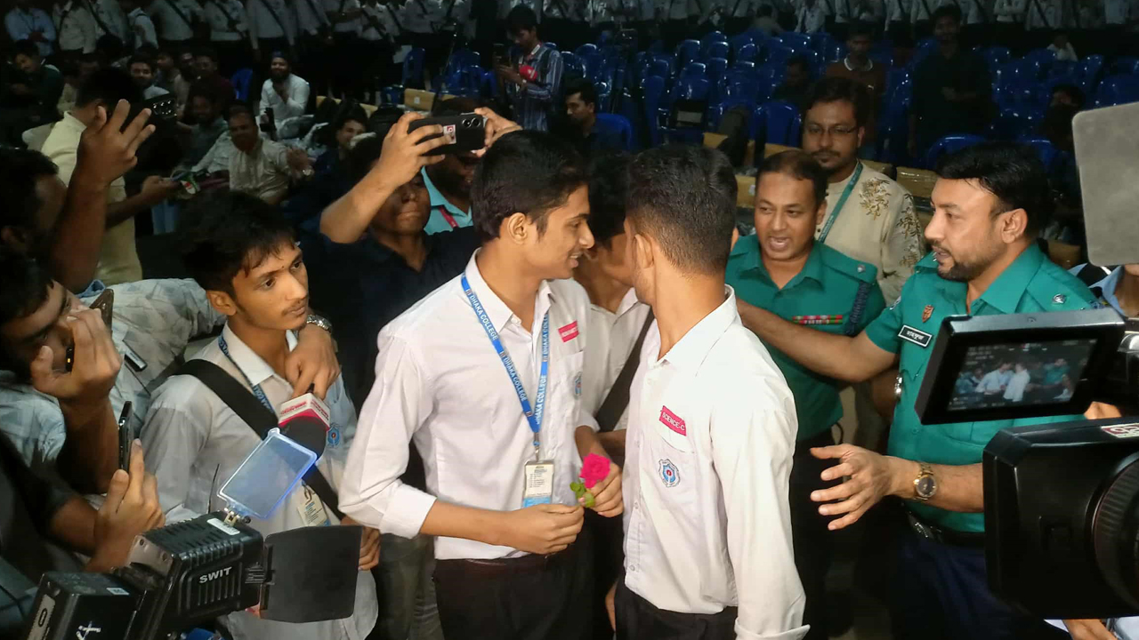 ঢাকা কলেজ–আইডিয়াল কলেজ শিক্ষার্থীদের মধ্যে ‘শান্তিচুক্তি’
