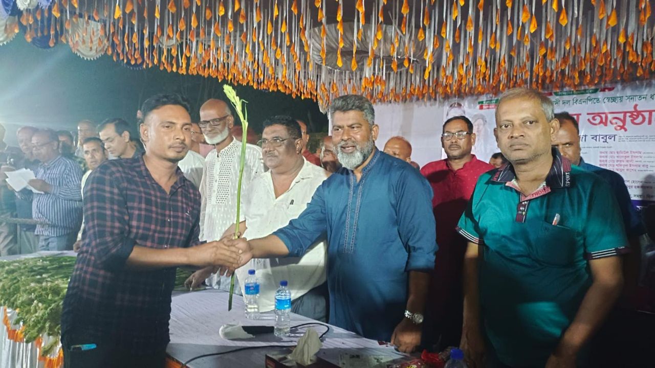 নওগাঁয় বিএনপিতে যোগ দিল ৫ শতাধিক সনাতন ধর্মাবলম্বী পরিবার