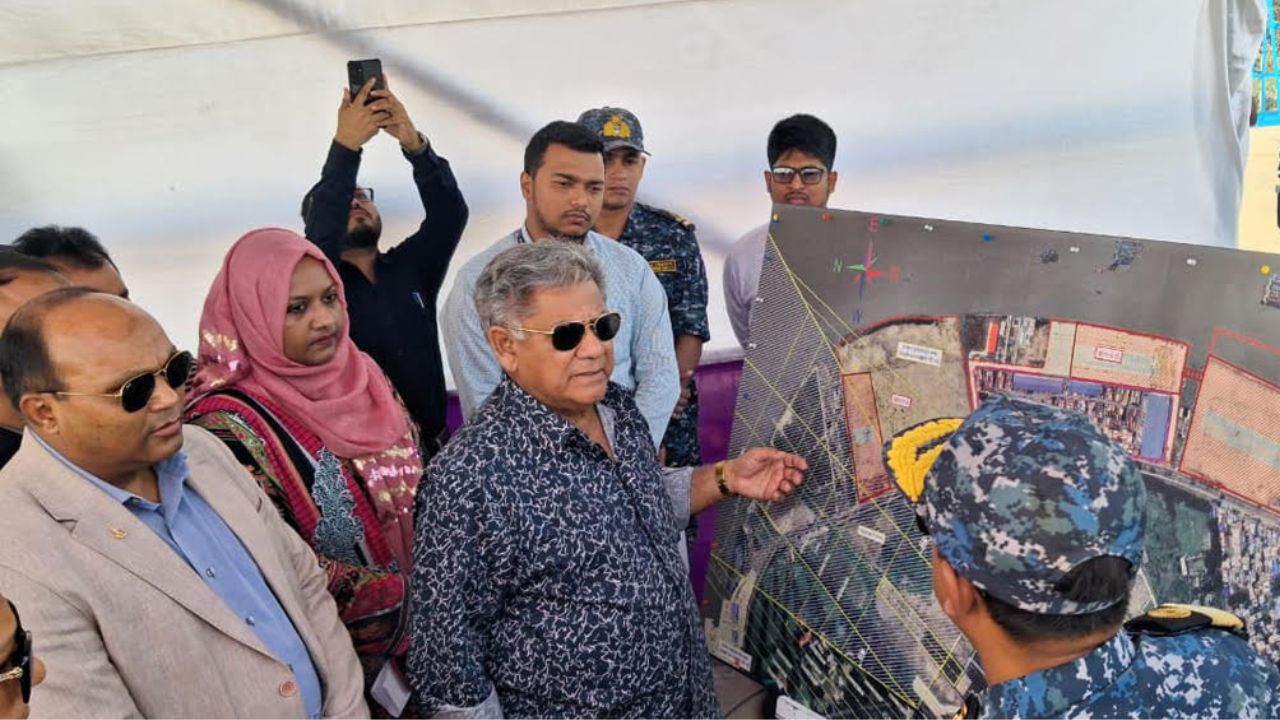 দেশের ক্ষতি করে কোনো সিদ্ধান্ত হবে না : চট্টগ্রামে নৌ উপদেষ্টা