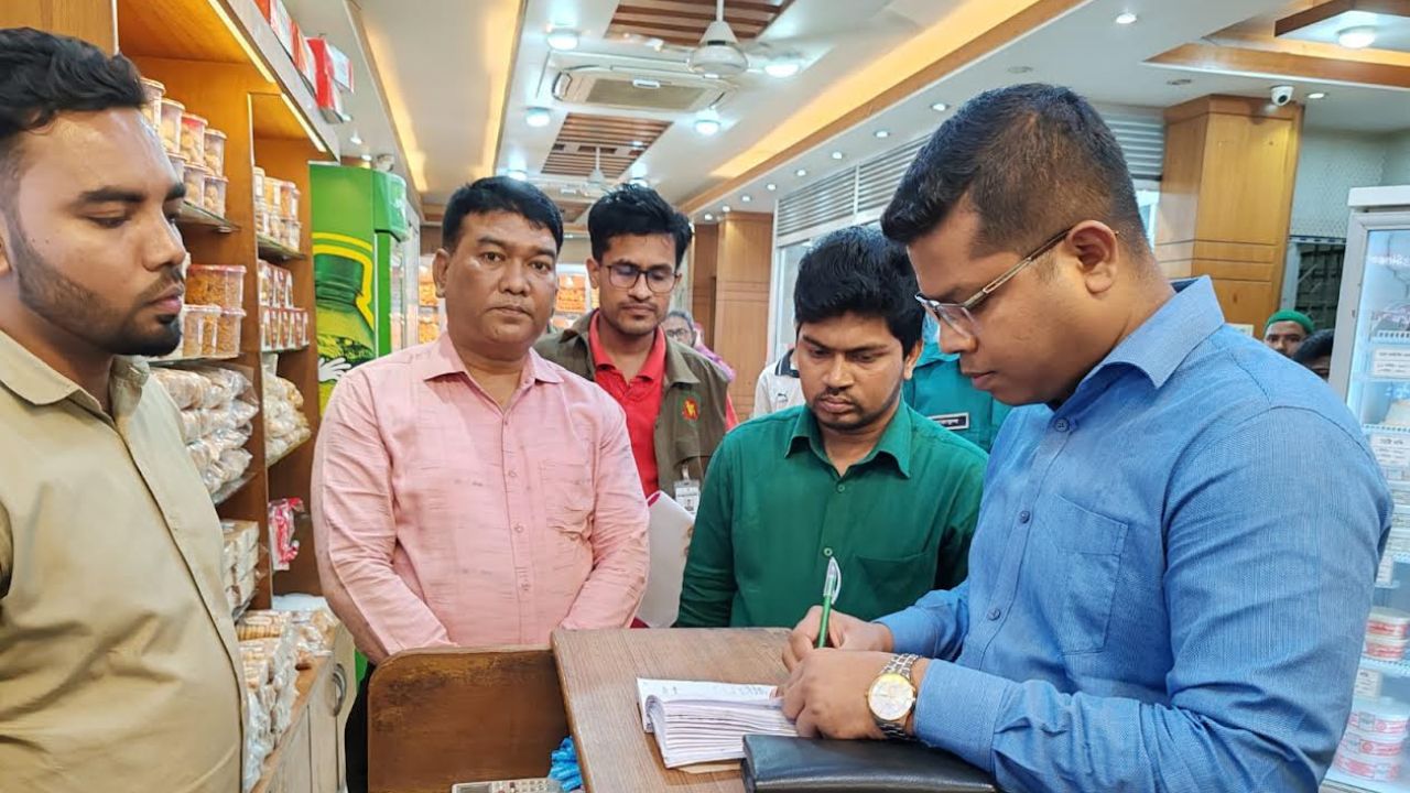 চট্টগ্রামে হাইওয়ে ও গাউসিয়া সুইটসকে জরিমানা 