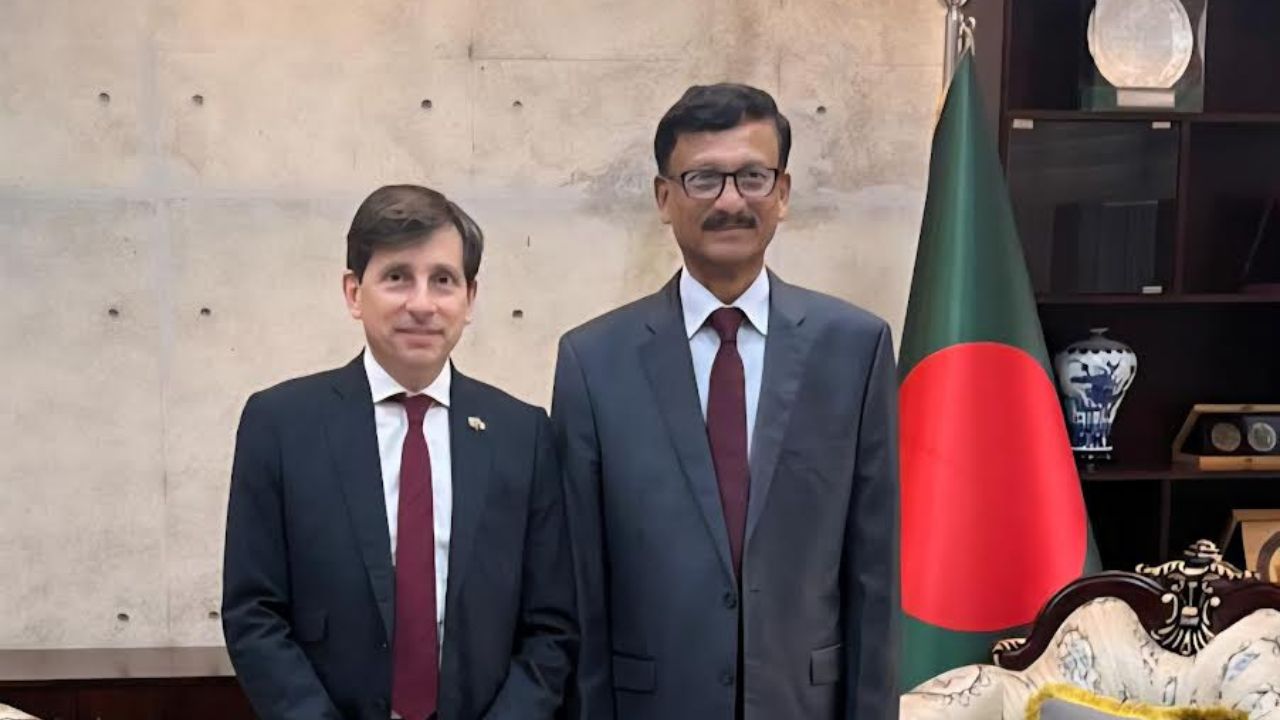 পররাষ্ট্র উপদেষ্টার সঙ্গে ফ্রান্সের রাষ্ট্রদূতের প্রথম সাক্ষাৎ