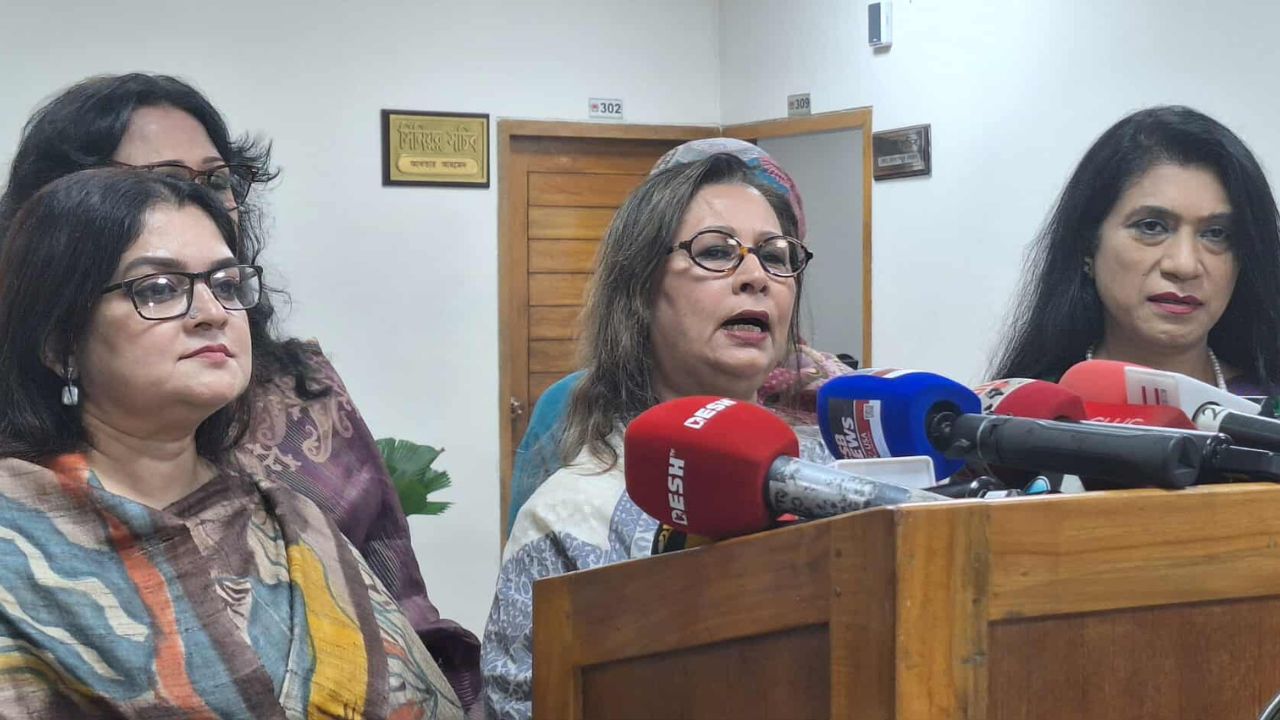 সংসদের অর্ধেক আসন চাইলেন নারী নেত্রীরা