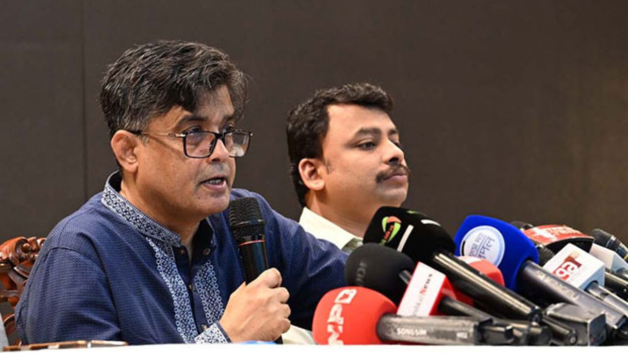 শেখ হাসিনা ঢাকার ‘বড় কসাই’, ভারতে বসে কী নির্দেশ দিচ্ছেন আমরা মনিটর করছি