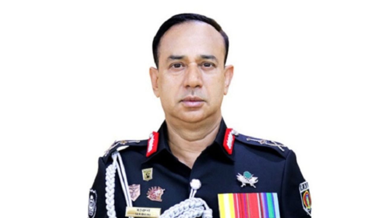 স্ত্রী-মেয়েসহ র‍্যাবের সাবেক ডিজি হারুনের দেশত্যাগে নিষেধাজ্ঞা