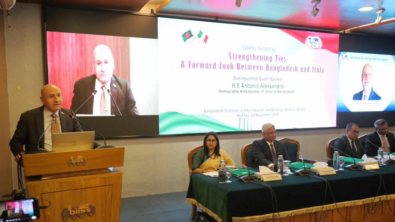 চলতি বছর অবৈধ পথে ইতালি প্রবেশ করেছে ১৮ হাজার বাংলাদেশি : রাষ্ট্রদূত