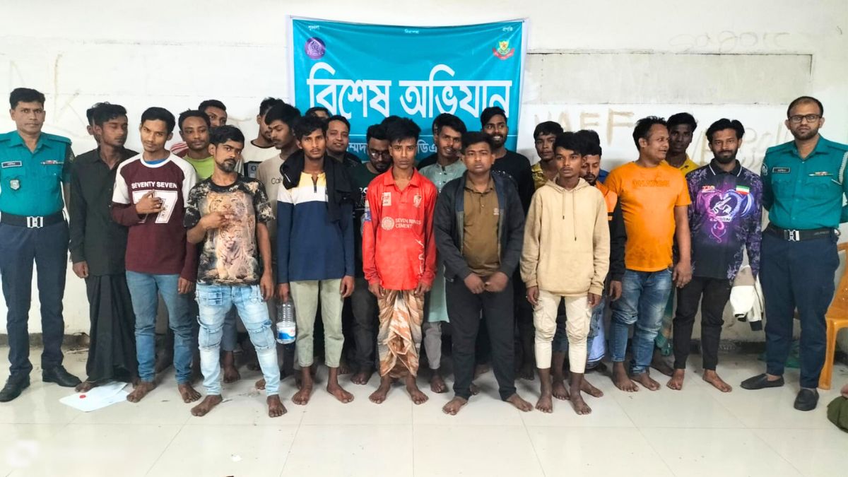 মোহাম্মদপুরে বিশেষ অভিযানে গ্রেপ্তার ২১