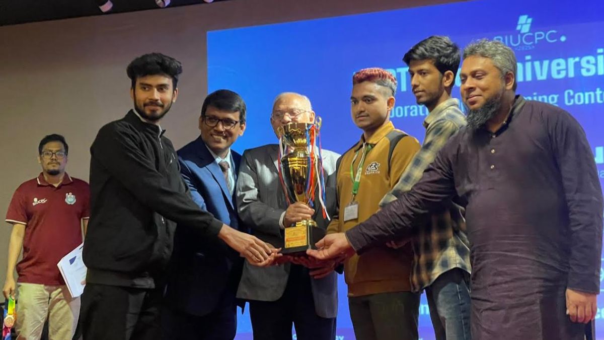 বিইউবিটি ইন্টার প্রোগ্রামিং কনটেস্টে গ্রিন ইউনিভার্সিটি চ্যাম্পিয়ন