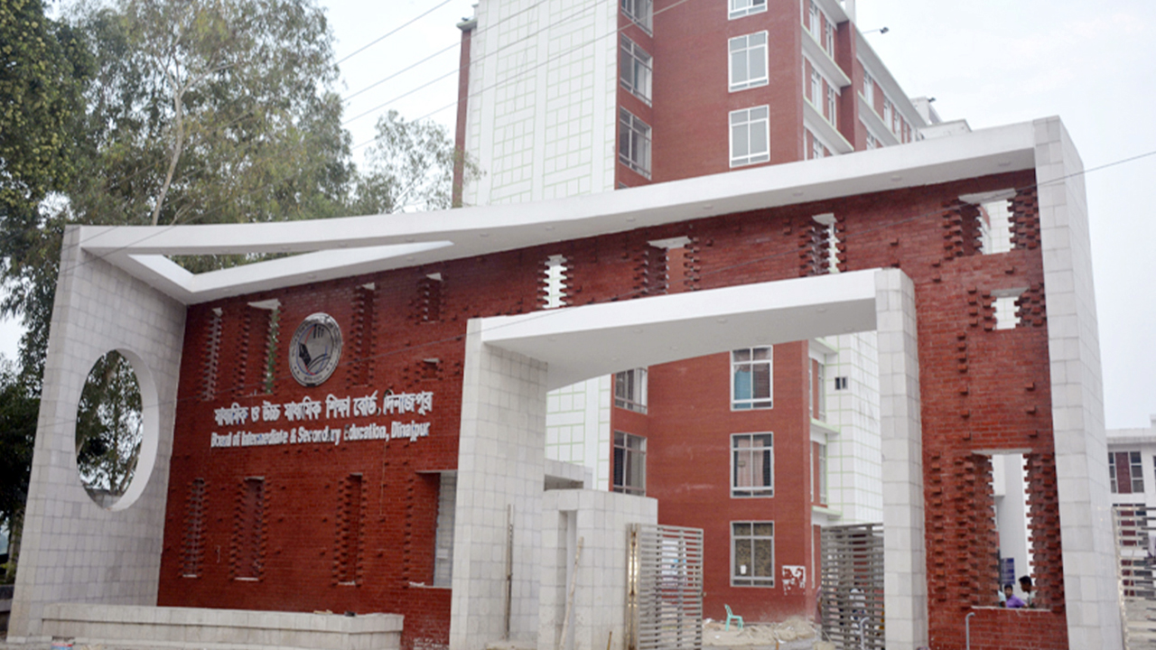 দিনাজপুর বোর্ডে ফেল থেকে পাস ৮৫, জিপিএ-৫ পেল আরও ৩৪ জন