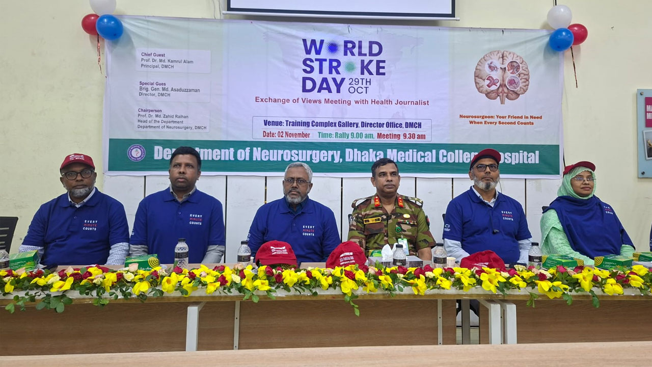 মোবাইল-ফাস্টফুড আর বসে থাকা জীবনযাপনেই বাড়ছে স্ট্রোক : সতর্কতা বিশেষজ্ঞ