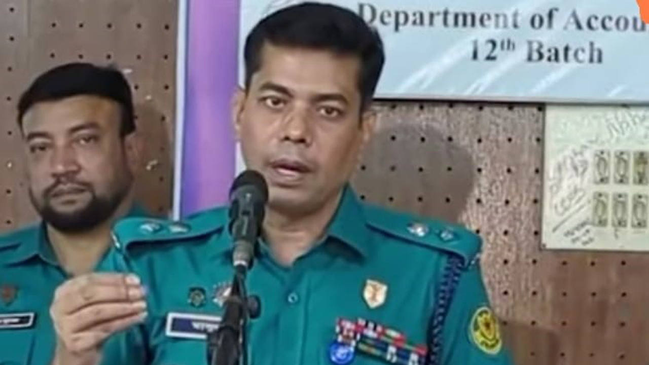 জ্ঞানই শিক্ষার্থীদের মূল শক্তি, পড়াশোনাকে সবার আগে রাখতে হবে: ডিসি মাসুদ