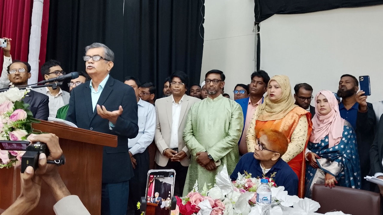 শিক্ষাকেন্দ্রগুলোকে রাজনীতিমুক্ত রাখতে হবে : শিক্ষা উপদেষ্টা